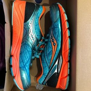 Saucony Breakthru size 8